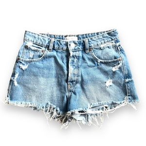 Zara distressed jean shorts size 4